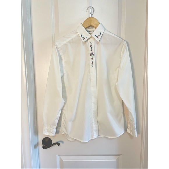 Tabi Floral Embroidered White Blouse - Picture 5 of 6